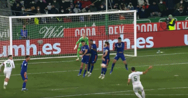 2015年11月：杰克·阿瑞塔凭借下半季超凡表现击败克肖夺得国联赛扬奖。