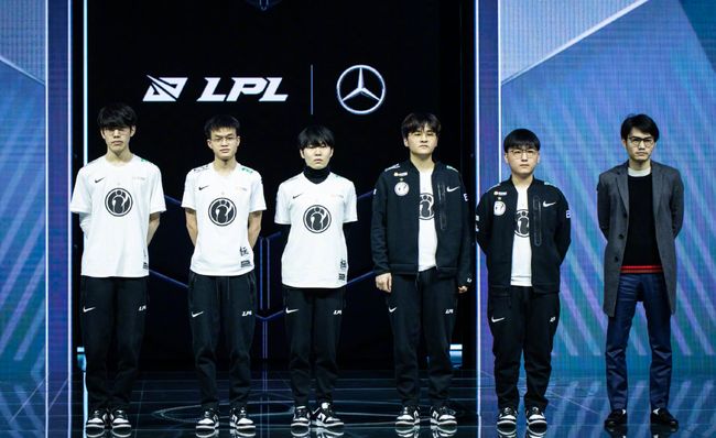 93分钟绝平巴萨！马竞刺激1战：2-0到4-4，西蒙尼狂吼庆祝.